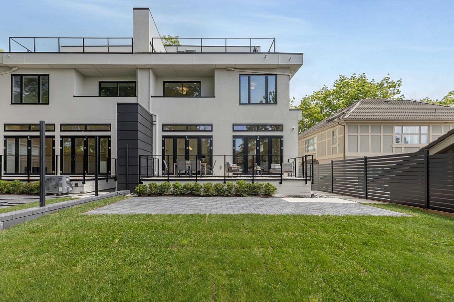 2 5061 Blenheim Street Vancouver, BC - 5