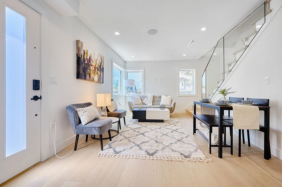810 E 51st Avenue Vancouver, BC - 3