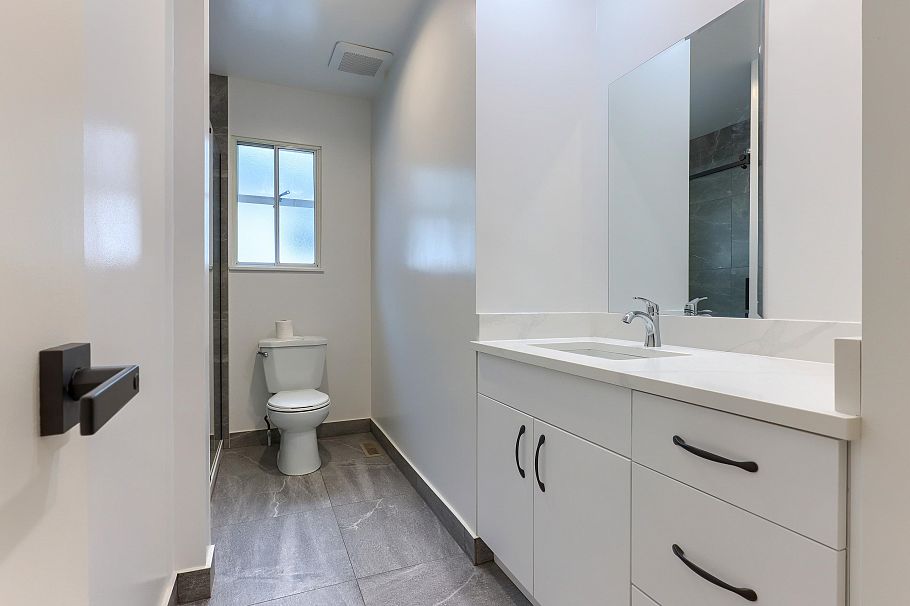 3492 E 49th Avenue Vancouver, BC - 16