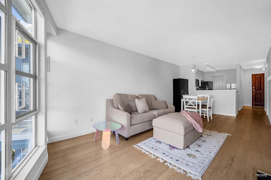 404 2575 W 4th Avenue Vancouver, BC - 5