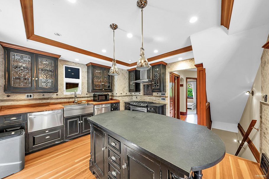 4580 W 1st Avenue Vancouver, BC - 6