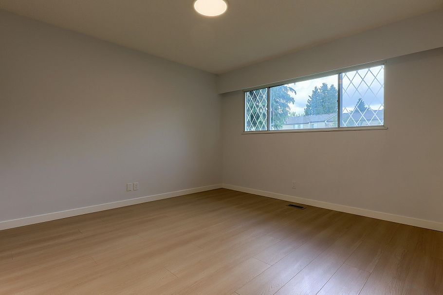 3492 E 49th Avenue Vancouver, BC - 12