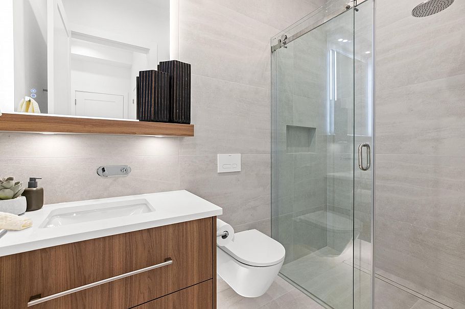 2 5061 Blenheim Street Vancouver, BC - 21