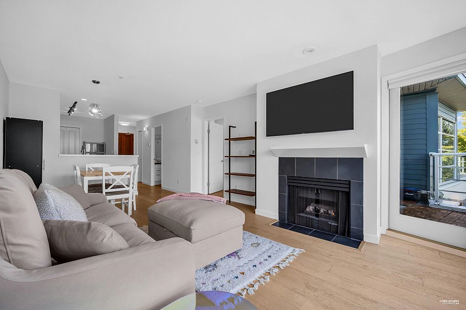 404 2575 W 4th Avenue Vancouver, BC - 1