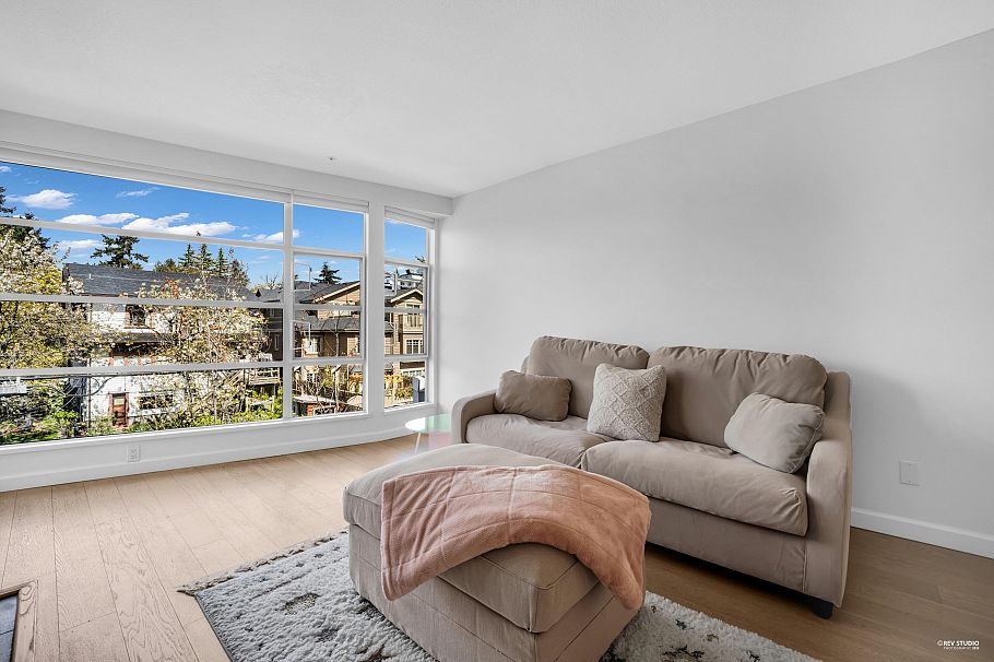 404 2575 W 4th Avenue Vancouver, BC - 3