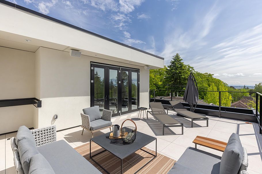2 5061 Blenheim Street Vancouver, BC - 3