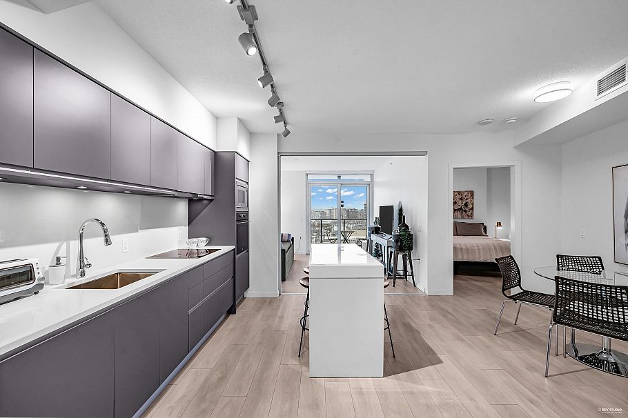 1021 180 E 2nd Avenue Vancouver, BC - 3