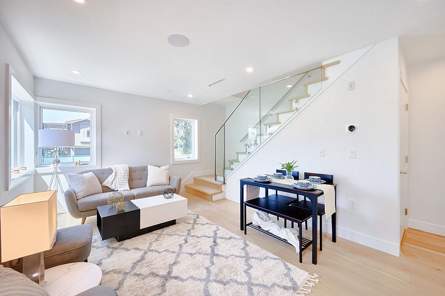 810 E 51st Avenue Vancouver, BC - 2