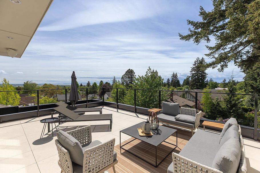 2 5061 Blenheim Street Vancouver, BC - 1