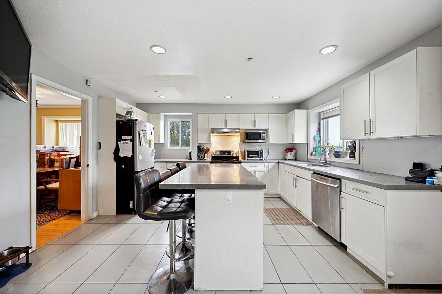 3298 E 2nd Avenue Vancouver, BC - 8