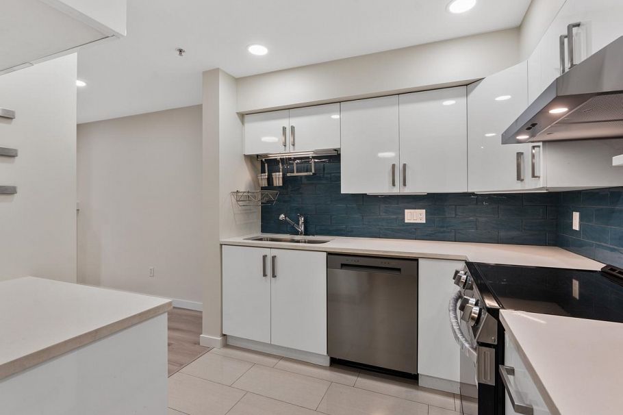 3138 W 4th Avenue Vancouver, BC - 11