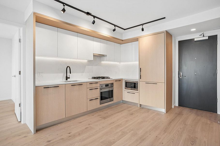 753 5189 Earles Street Vancouver, BC - 1