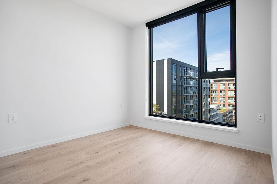 753 5189 Earles Street Vancouver, BC - 4