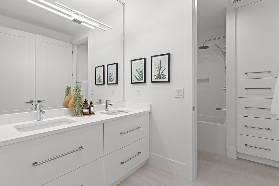 2 5061 Blenheim Street Vancouver, BC - 31