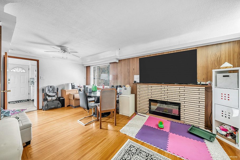 2975 E 41st Avenue Vancouver, BC - 4