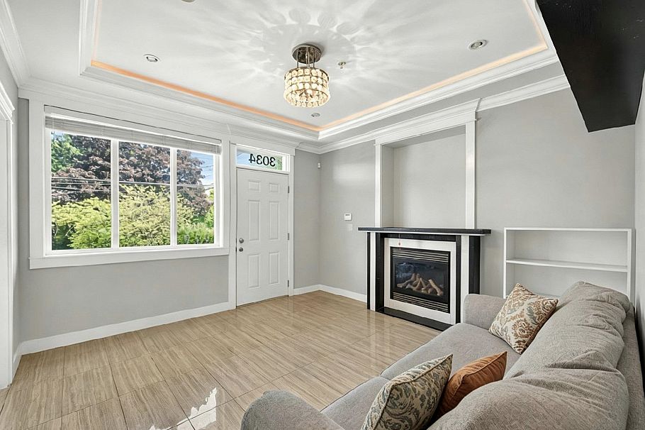 3034 Kings Avenue Vancouver, BC - 2