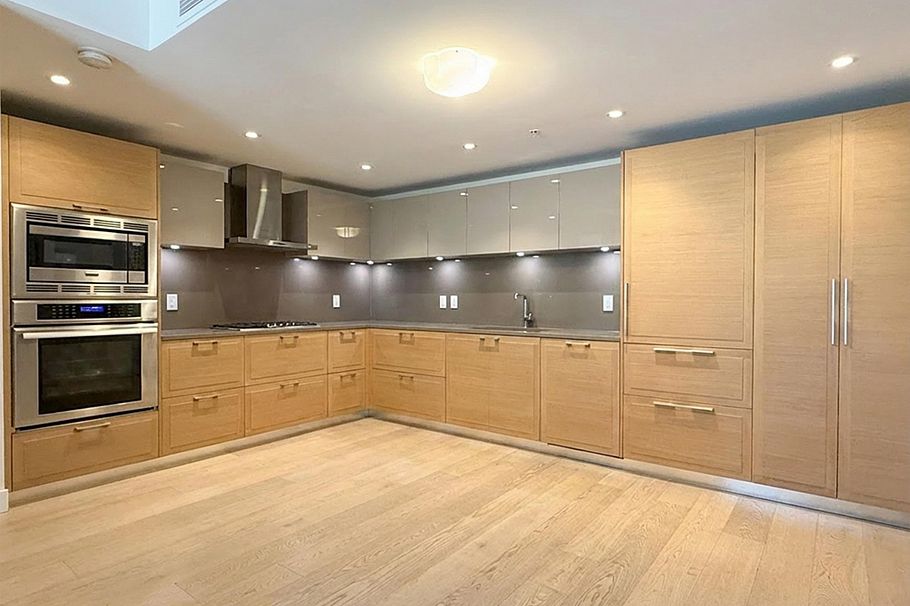 101 7128 Adera Street Vancouver, BC - 7