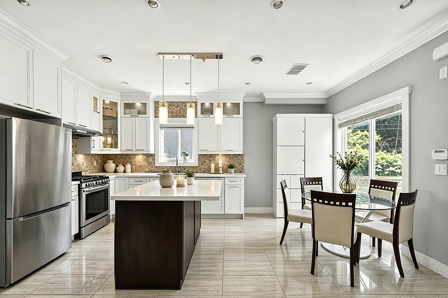 3034 Kings Avenue Vancouver, BC - 3