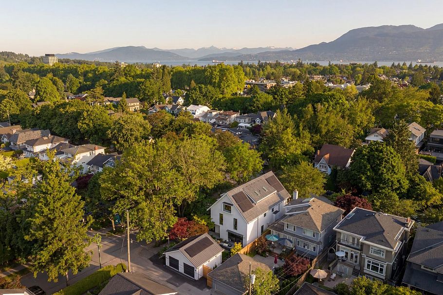 2 2830 Musqueamview Street Vancouver, BC - 37