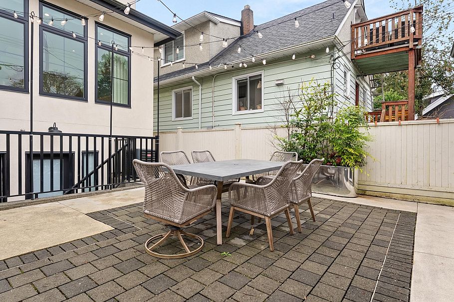 3123 W 16th Avenue Vancouver, BC - 16