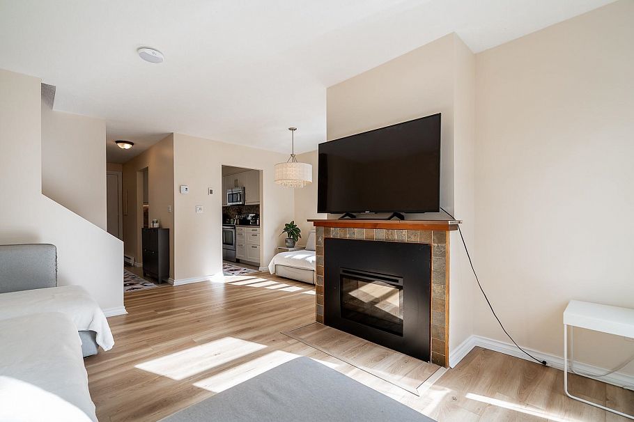 42 900 W 17th Street North Vancouver, BC - 6