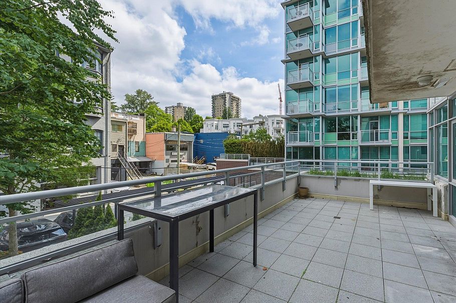 303 100 E Esplanade North Vancouver, BC - 21