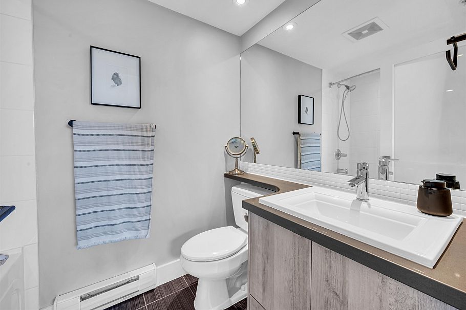 74 728 W 14th Street North Vancouver, BC - 16