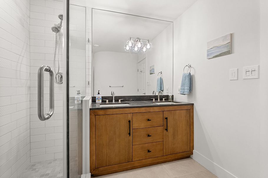 357 W 11th Avenue Vancouver, BC - 31