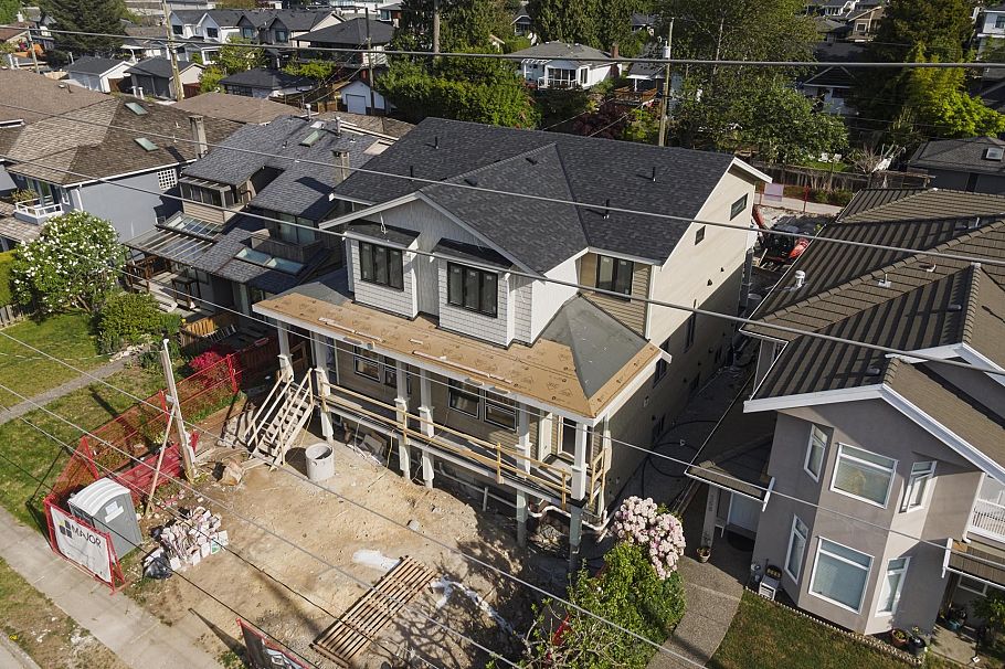258 E 21st Street North Vancouver, BC - 3