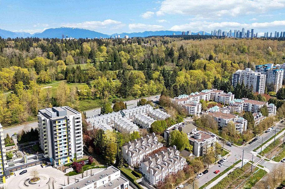 8433 Jellicoe Street Vancouver, BC - 29