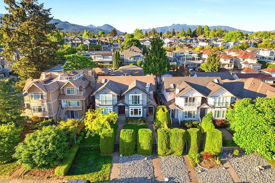 308 E 6th Street North Vancouver, BC - 39