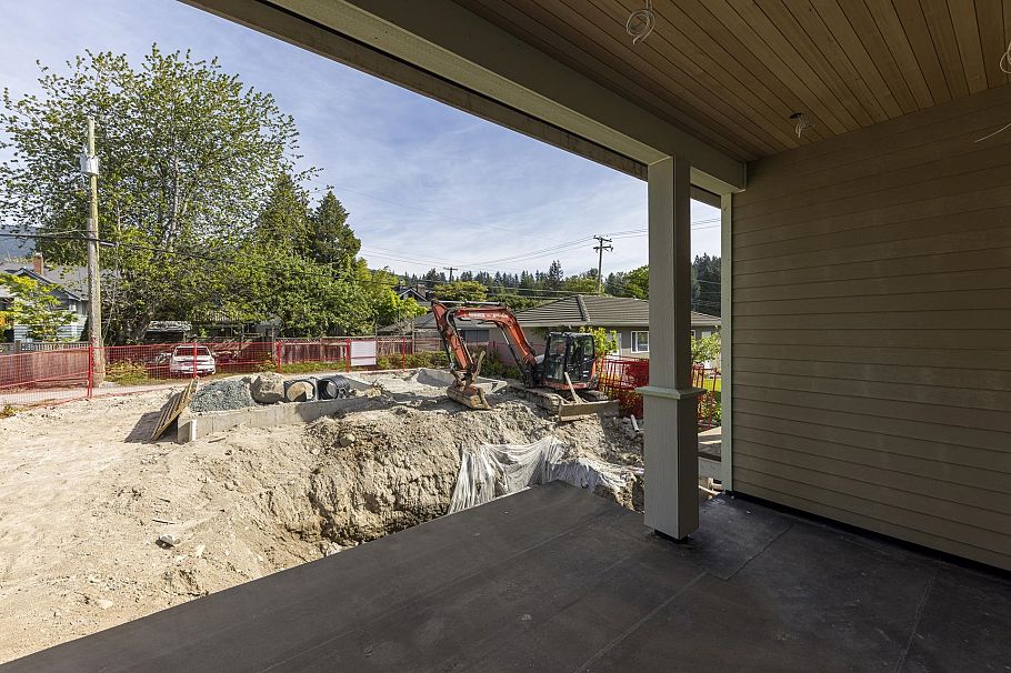 258 E 21st Street North Vancouver, BC - 31