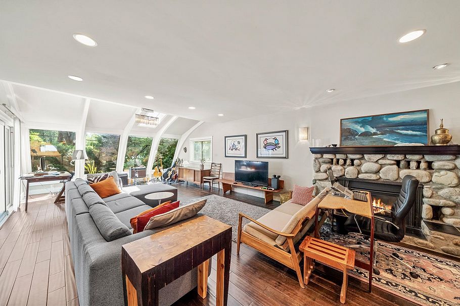 230 W 22nd Street North Vancouver, BC - 11