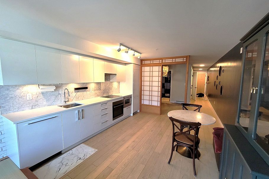211 2508 Fraser Street Vancouver, BC - 5