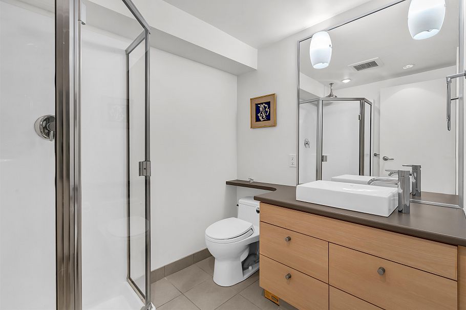 1549 W 33 Avenue Vancouver, BC - 10