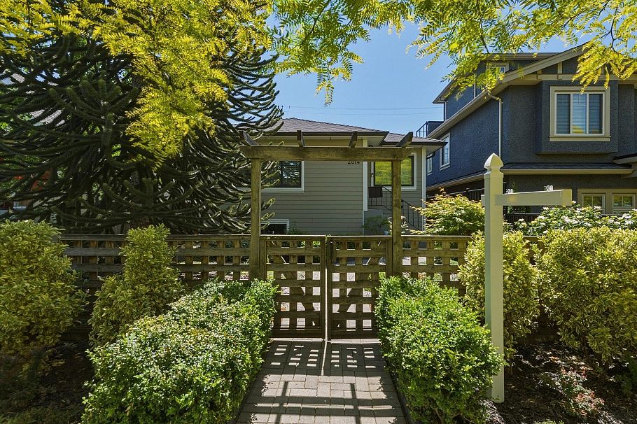 2614 Parker Street Vancouver, BC - 26