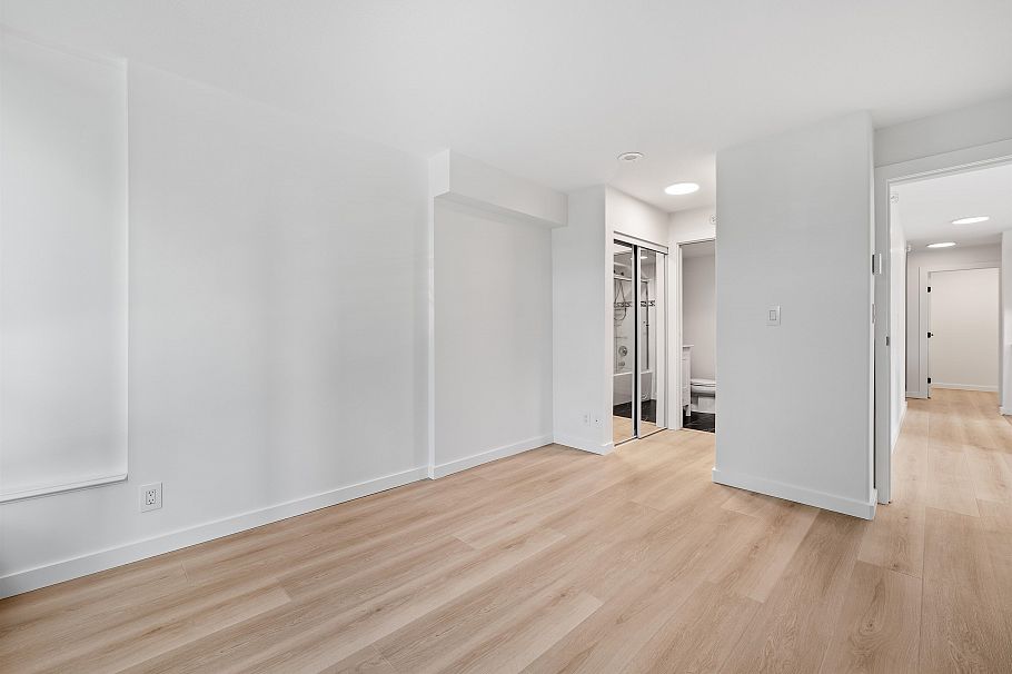 305 1328 W Pender Street Vancouver, BC - 17