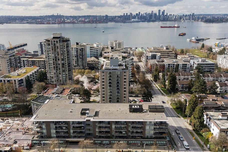 208 177 W 3rd Street North Vancouver, BC - 31