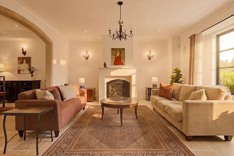 1134 Montroyal Boulevard North Vancouver, BC - 2