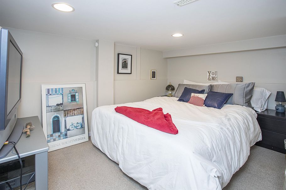 1989 Cedar Village Crescent North Vancouver, BC - 24