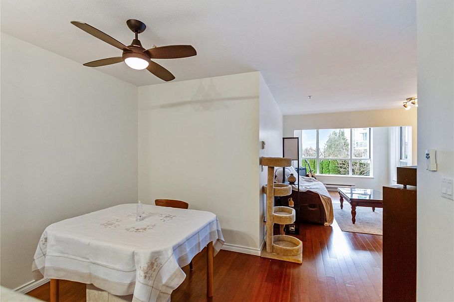 204 155 E 3rd Street North Vancouver, BC - 5