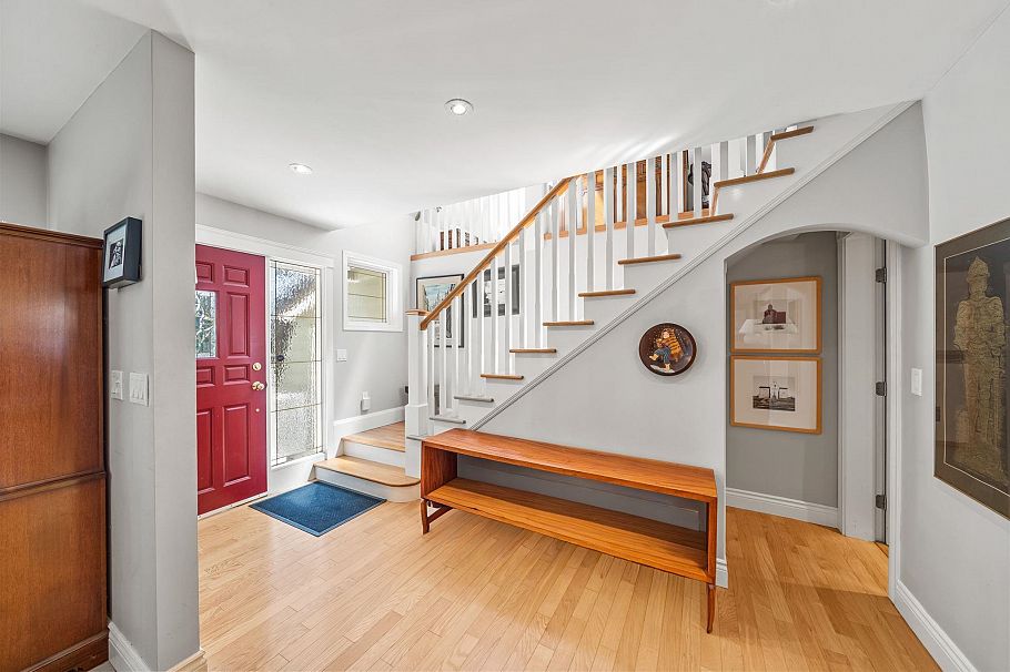 230 W 22nd Street North Vancouver, BC - 6