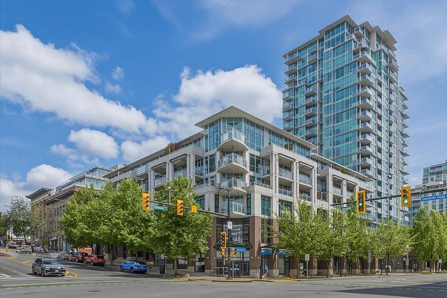 303 100 E Esplanade North Vancouver, BC - 25