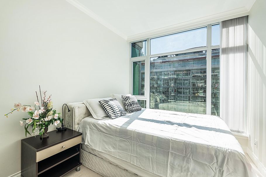 703 175 Victory Ship Way North Vancouver, BC - 6