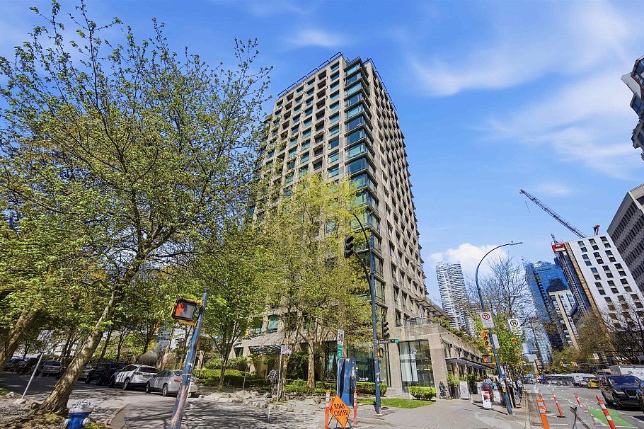 208 1003 Burnaby Street Vancouver, BC - 17
