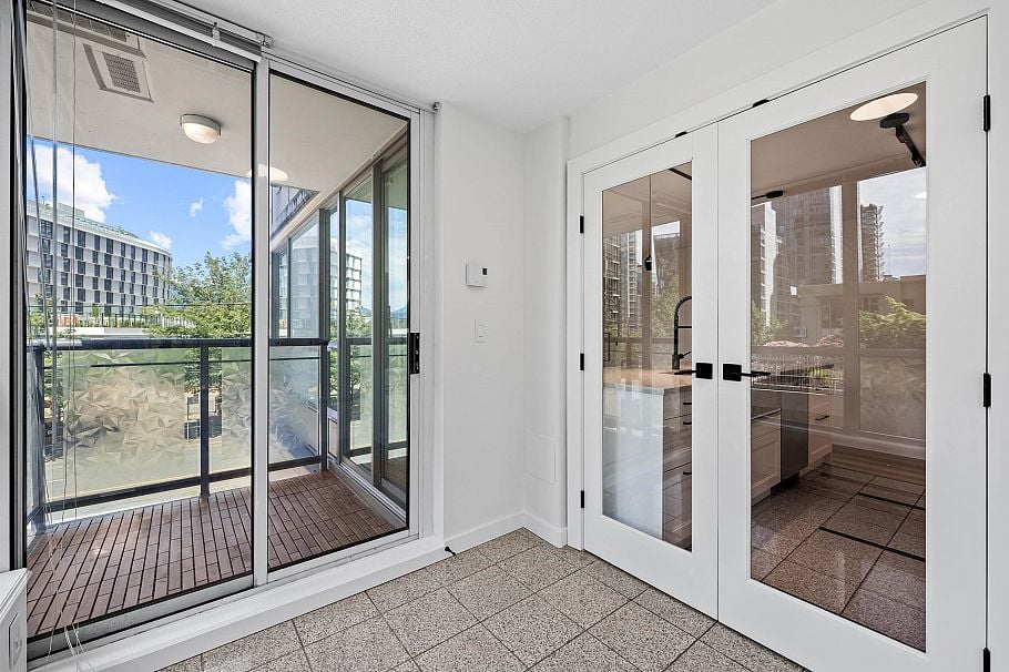305 1328 W Pender Street Vancouver, BC - 8