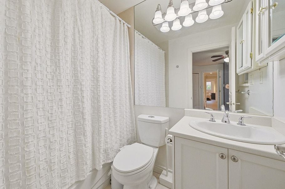 562 W Keith Road North Vancouver, BC - 14