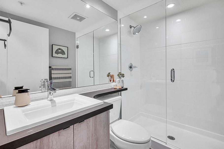 74 728 W 14th Street North Vancouver, BC - 13