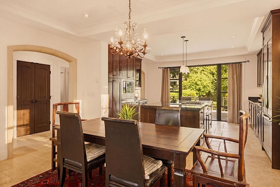 1134 Montroyal Boulevard North Vancouver, BC - 6