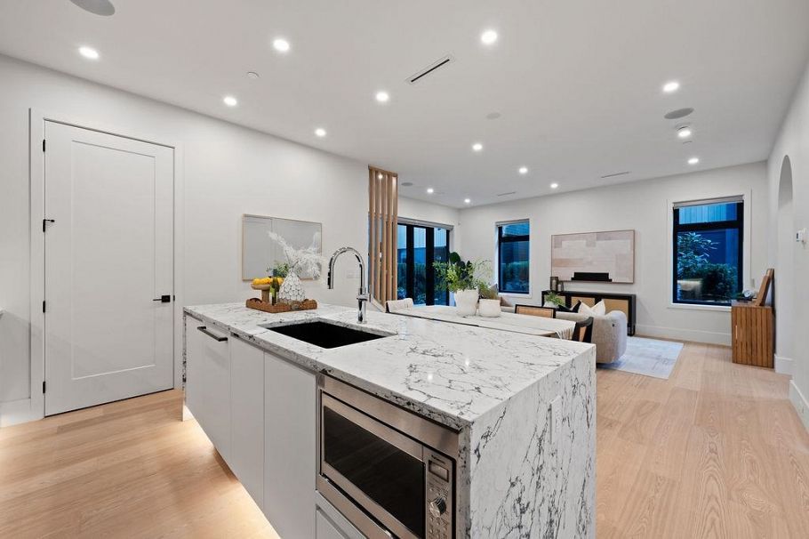 5032 Granville Street Vancouver, BC - 13
